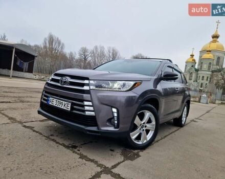 Серый Тойота Хайлендер, объемом двигателя 3.5 л и пробегом 134 тыс. км за 28000 $, фото 1 на Automoto.ua