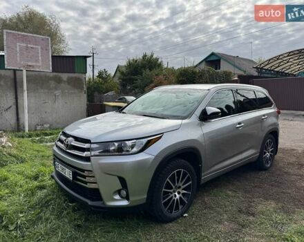 Серый Тойота Хайлендер, объемом двигателя 3.46 л и пробегом 236 тыс. км за 25000 $, фото 1 на Automoto.ua