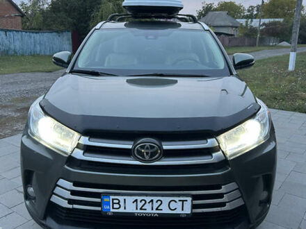 Серый Тойота Хайлендер, объемом двигателя 3.46 л и пробегом 125 тыс. км за 25400 $, фото 1 на Automoto.ua