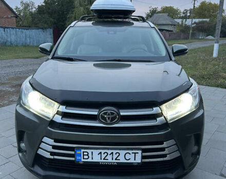 Сірий Тойота Хайлендер, об'ємом двигуна 3.46 л та пробігом 125 тис. км за 25400 $, фото 1 на Automoto.ua