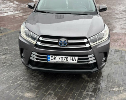 Серый Тойота Хайлендер, объемом двигателя 3.46 л и пробегом 144 тыс. км за 28500 $, фото 1 на Automoto.ua