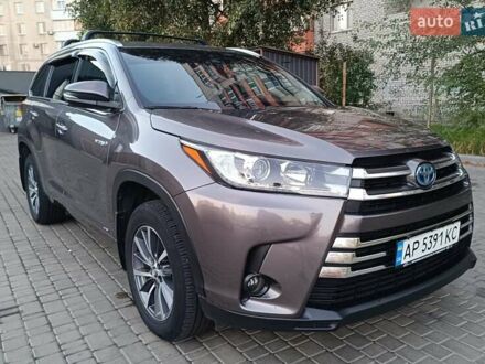 Тойота Хайлендер 2017 в Запорожье на Automoto.ua Серый Тойота Хайлендер, объемом двигателя 3.46 л и пробегом 117 тыс. км за 29500 $, фото 1 на Automoto.ua