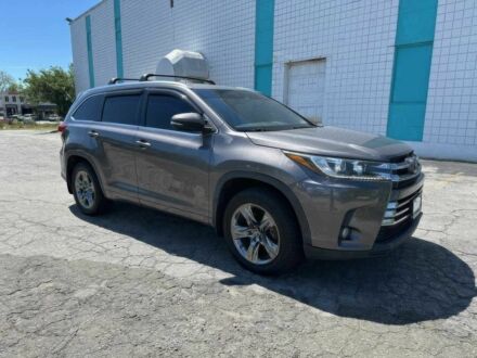 Тойота Хайлендер 2017 в Житомире на Automoto.ua Серый Тойота Хайлендер, объемом двигателя 3.5 л и пробегом 57 тыс. км за 15600 $, фото 1 на Automoto.ua