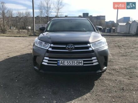Тойота Хайлендер 2017 у Дніпро (Дніпропетровську) на Automoto.ua Сірий Тойота Хайлендер, об'ємом двигуна 2.7 л та пробігом 120 тис. км за 26500 $, фото 1 на Automoto.ua