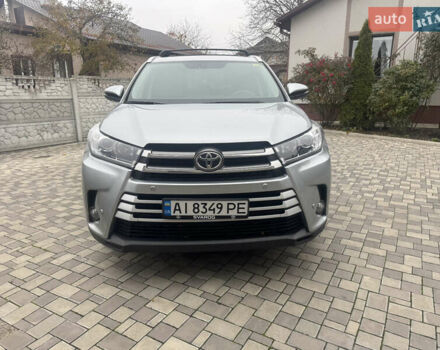Сірий Тойота Хайлендер, об'ємом двигуна 3.46 л та пробігом 181 тис. км за 29999 $, фото 1 на Automoto.ua