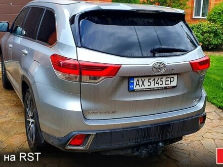 Тойота Хайлендер 2017 в Харькове на Automoto.ua Серый Тойота Хайлендер, объемом двигателя 3.5 л и пробегом 195 тыс. км за 28000 $, фото 1 на Automoto.ua