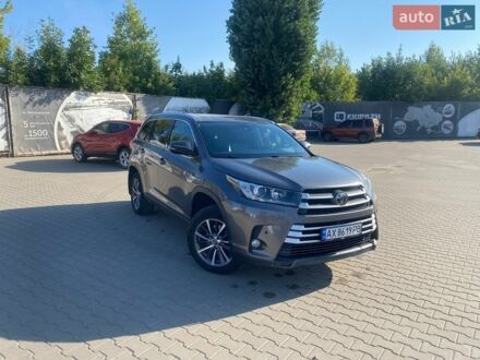 Сірий Тойота Хайлендер, об'ємом двигуна 3.46 л та пробігом 302 тис. км за 18999 $, фото 1 на Automoto.ua