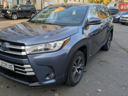 Серый Тойота Хайлендер, объемом двигателя 3.5 л и пробегом 188 тыс. км за 25000 $, фото 1 на Automoto.ua