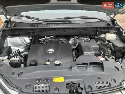 Серый Тойота Хайлендер, объемом двигателя 3.5 л и пробегом 63 тыс. км за 31500 $, фото 1 на Automoto.ua