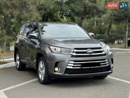 Серый Тойота Хайлендер, объемом двигателя 3.46 л и пробегом 100 тыс. км за 29500 $, фото 1 на Automoto.ua