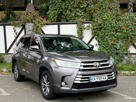 Серый Тойота Хайлендер, объемом двигателя 3.46 л и пробегом 127 тыс. км за 30000 $, фото 1 на Automoto.ua