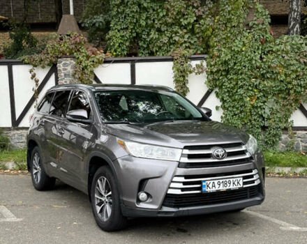 Тойота Хайлендер 2018 в Киеве на Automoto.ua Серый Тойота Хайлендер, объемом двигателя 3.46 л и пробегом 127 тыс. км за 30000 $, фото 1 на Automoto.ua