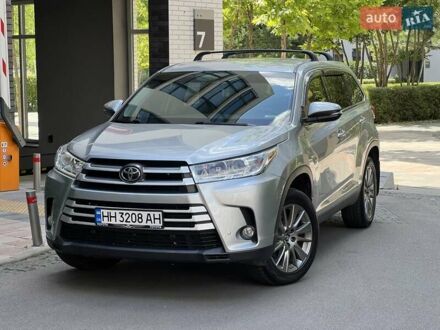 Тойота Хайлендер 2018 у Києві на Automoto.ua Сірий Тойота Хайлендер, об'ємом двигуна 3.46 л та пробігом 65 тис. км за 27900 $, фото 1 на Automoto.ua