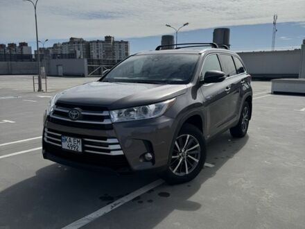 Тойота Хайлендер 2018 в Киеве на Automoto.ua Серый Тойота Хайлендер, объемом двигателя 3.5 л и пробегом 122 тыс. км за 32000 $, фото 1 на Automoto.ua