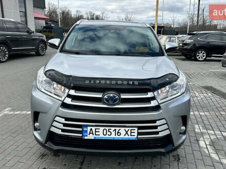 Тойота Хайлендер 2018 у Дніпро (Дніпропетровську) на Automoto.ua Сірий Тойота Хайлендер, об'ємом двигуна 3.46 л та пробігом 82 тис. км за 30900 $, фото 1 на Automoto.ua