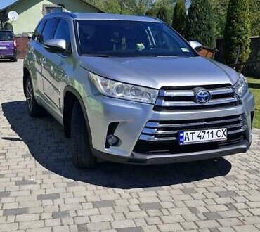 Тойота Хайлендер 2018 в Ивано-Франковске на Automoto.ua Серый Тойота Хайлендер, объемом двигателя 3.46 л и пробегом 136 тыс. км за 33999 $, фото 1 на Automoto.ua