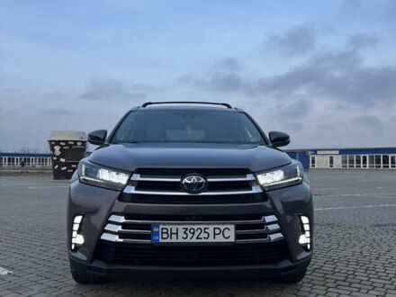 Серый Тойота Хайлендер, объемом двигателя 3.46 л и пробегом 114 тыс. км за 33800 $, фото 1 на Automoto.ua
