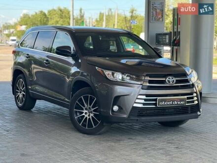 Серый Тойота Хайлендер, объемом двигателя 3.46 л и пробегом 89 тыс. км за 33999 $, фото 1 на Automoto.ua