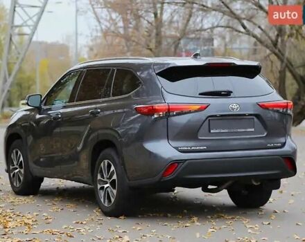 Серый Тойота Хайлендер, объемом двигателя 3.5 л и пробегом 106 тыс. км за 33500 $, фото 1 на Automoto.ua