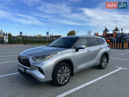 Тойота Хайлендер 2022 у Вінниці на Automoto.ua Сірий Тойота Хайлендер, об'ємом двигуна 2.49 л та пробігом 63 тис. км за 51500 $, фото 1 на Automoto.ua