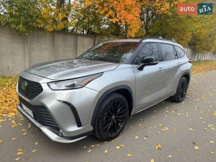 Тойота Хайлендер 2023 в Киеве на Automoto.ua Серый Тойота Хайлендер, объемом двигателя 2.39 л и пробегом 45 тыс. км за 37400 $, фото 1 на Automoto.ua