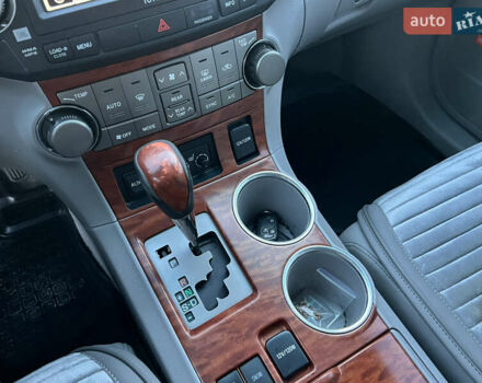 Синий Тойота Хайлендер, объемом двигателя 3.5 л и пробегом 196 тыс. км за 13000 $, фото 60 на Automoto.ua