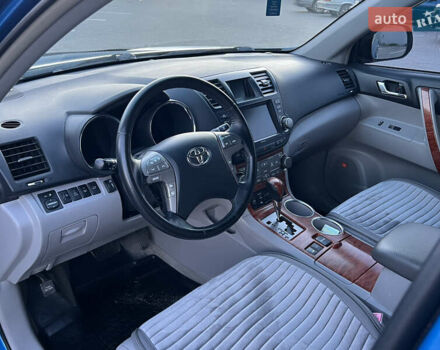 Синий Тойота Хайлендер, объемом двигателя 3.5 л и пробегом 196 тыс. км за 13000 $, фото 51 на Automoto.ua