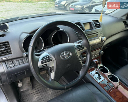 Синій Тойота Хайлендер, об'ємом двигуна 3.5 л та пробігом 173 тис. км за 15700 $, фото 10 на Automoto.ua