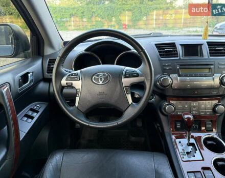 Синій Тойота Хайлендер, об'ємом двигуна 3.5 л та пробігом 173 тис. км за 15700 $, фото 6 на Automoto.ua