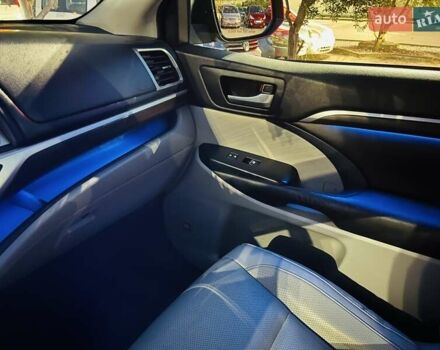 Тойота Хайлендер 2016 в Киеве на Automoto.ua Синий Тойота Хайлендер, объемом двигателя 3.55 л и пробегом 187 тыс. км за 24000 $, фото 10 на Automoto.ua