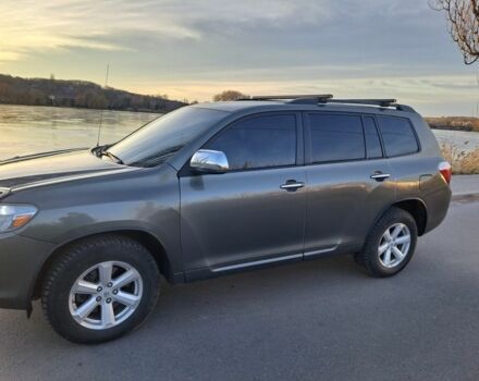 Зеленый Тойота Хайлендер, объемом двигателя 3.5 л и пробегом 185 тыс. км за 14500 $, фото 3 на Automoto.ua