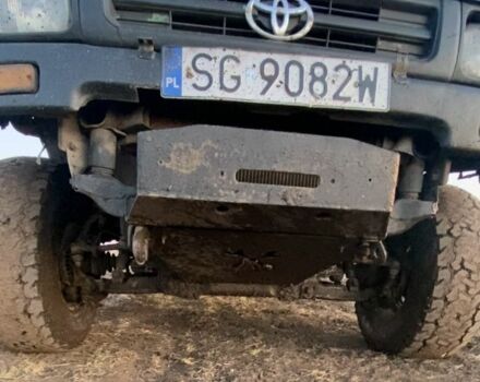 Білий Тойота Хайлюкс, об'ємом двигуна 2.4 л та пробігом 400 тис. км за 3500 $, фото 3 на Automoto.ua