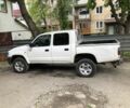 Белый Тойота Хайлюкс, объемом двигателя 2.4 л и пробегом 245 тыс. км за 4900 $, фото 3 на Automoto.ua