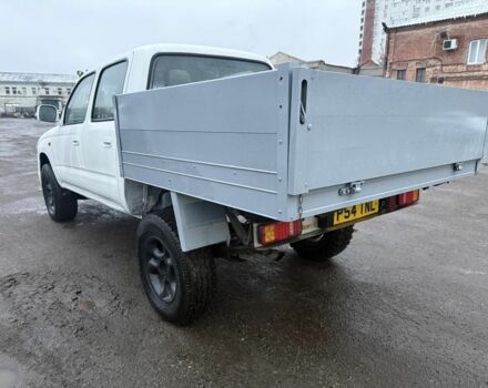 Білий Тойота Хайлюкс, об'ємом двигуна 2.5 л та пробігом 244 тис. км за 5000 $, фото 5 на Automoto.ua