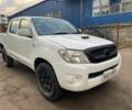 Белый Тойота Хайлюкс, объемом двигателя 3 л и пробегом 200 тыс. км за 6326 $, фото 1 на Automoto.ua