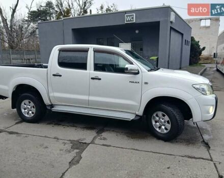 Білий Тойота Хайлюкс, об'ємом двигуна 2.5 л та пробігом 231 тис. км за 17500 $, фото 9 на Automoto.ua