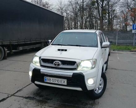 Білий Тойота Хайлюкс, об'ємом двигуна 2.5 л та пробігом 231 тис. км за 17500 $, фото 4 на Automoto.ua