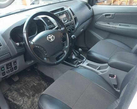 Белый Тойота Хайлюкс, объемом двигателя 2.5 л и пробегом 231 тыс. км за 16700 $, фото 3 на Automoto.ua