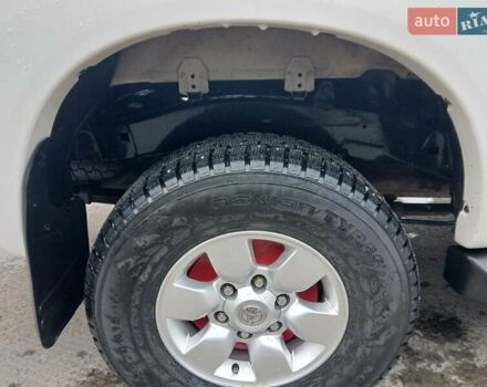 Білий Тойота Хайлюкс, об'ємом двигуна 2.5 л та пробігом 231 тис. км за 17500 $, фото 13 на Automoto.ua