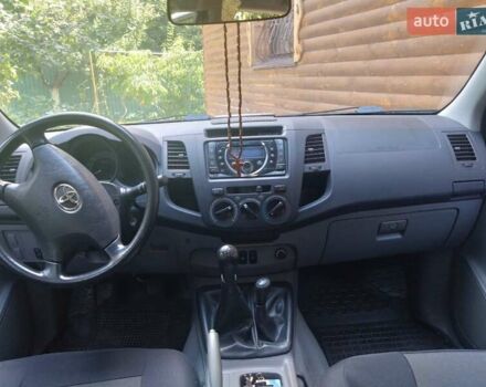 Білий Тойота Хайлюкс, об'ємом двигуна 2.5 л та пробігом 149 тис. км за 16500 $, фото 3 на Automoto.ua