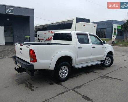 Білий Тойота Хайлюкс, об'ємом двигуна 2.5 л та пробігом 231 тис. км за 17500 $, фото 12 на Automoto.ua