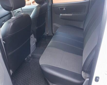 Белый Тойота Хайлюкс, объемом двигателя 2.5 л и пробегом 231 тыс. км за 16700 $, фото 6 на Automoto.ua