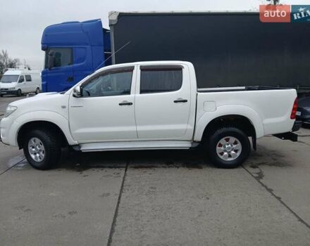 Білий Тойота Хайлюкс, об'ємом двигуна 2.5 л та пробігом 231 тис. км за 17500 $, фото 2 на Automoto.ua