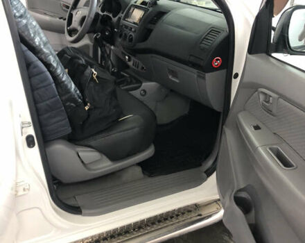 Белый Тойота Хайлюкс, объемом двигателя 2.5 л и пробегом 310 тыс. км за 18900 $, фото 26 на Automoto.ua