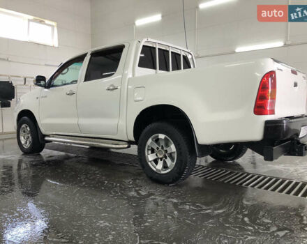 Белый Тойота Хайлюкс, объемом двигателя 2.5 л и пробегом 310 тыс. км за 18900 $, фото 8 на Automoto.ua