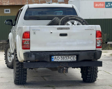 Белый Тойота Хайлюкс, объемом двигателя 2.49 л и пробегом 370 тыс. км за 17000 $, фото 9 на Automoto.ua