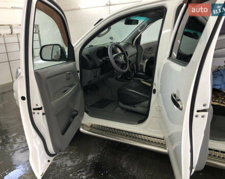 Белый Тойота Хайлюкс, объемом двигателя 2.5 л и пробегом 310 тыс. км за 18900 $, фото 10 на Automoto.ua