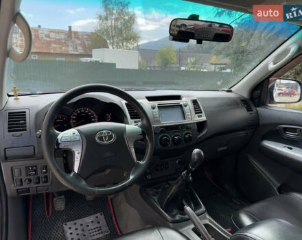 Белый Тойота Хайлюкс, объемом двигателя 2.49 л и пробегом 370 тыс. км за 17000 $, фото 26 на Automoto.ua