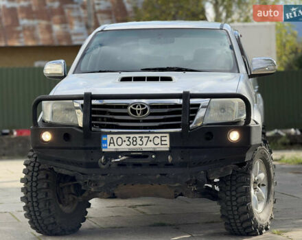 Белый Тойота Хайлюкс, объемом двигателя 2.49 л и пробегом 370 тыс. км за 17000 $, фото 3 на Automoto.ua
