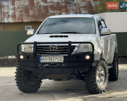 Белый Тойота Хайлюкс, объемом двигателя 2.49 л и пробегом 370 тыс. км за 17000 $, фото 1 на Automoto.ua